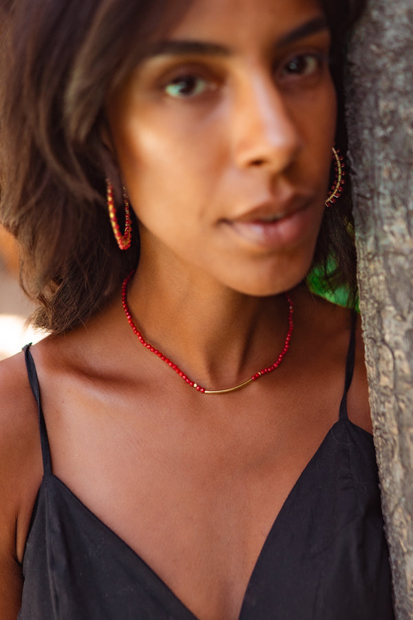 Collar raiz rubi barra oro