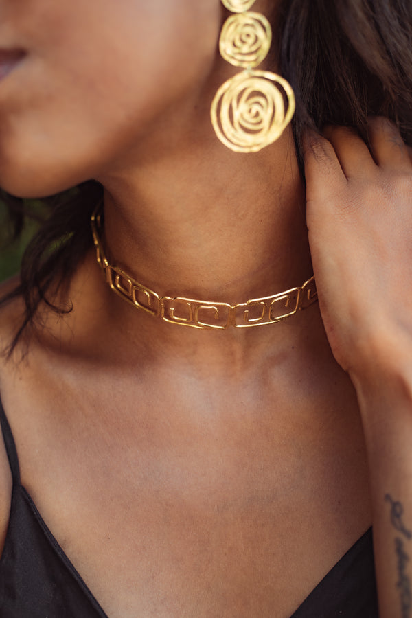 Collar Chocker griego